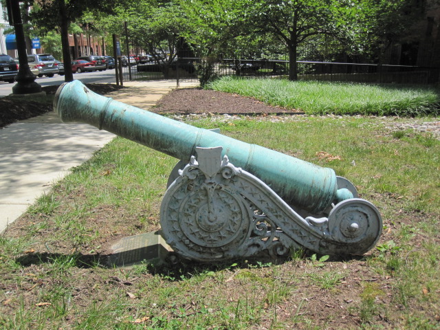 61-84-AB_Cannon_British_4_Pdr_Circa_1812_(7705859182) By Naval History & Heritage Command from Washington DC USA [CC-BY-20] via Wikimedia Commons.jpg